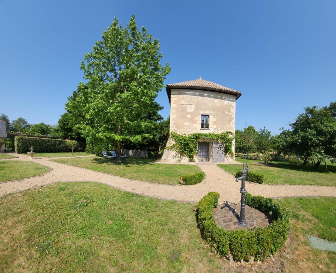 Villa La Tour Du Grand Boust Longué Exterior foto